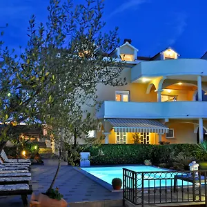 Vanilla With Heated Pool Zadar